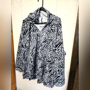 C.D. Daniels Women's Pullover Hooded Shirt